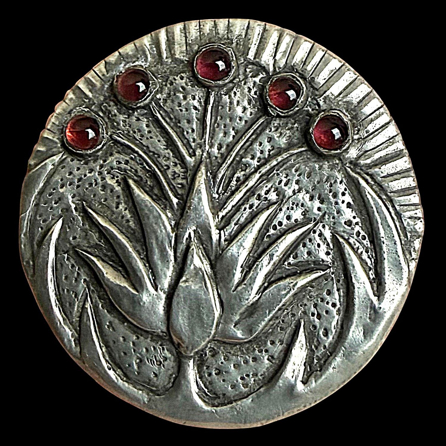 A magnificent ARTS and CRAFTS pictorial Button