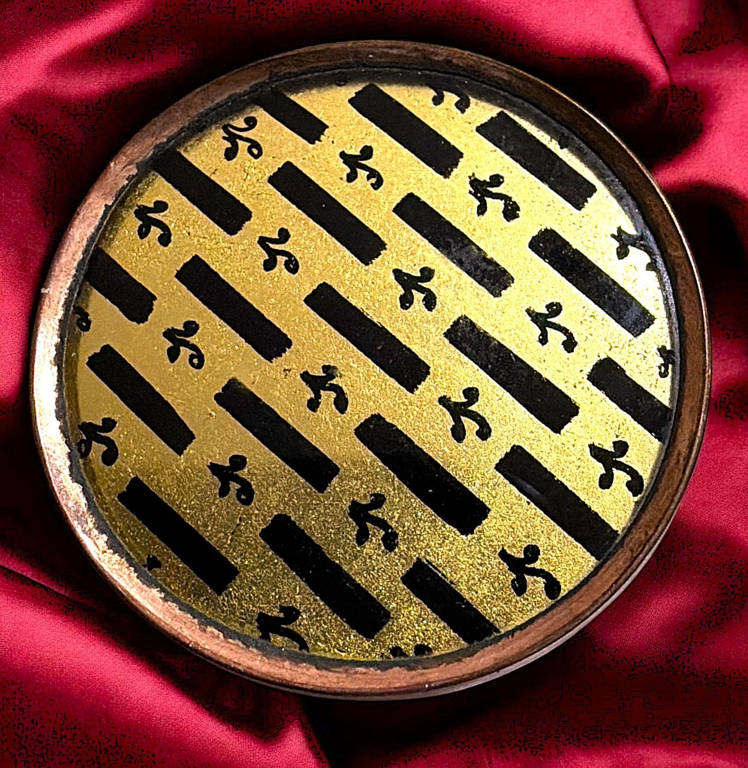 An 18th century gorgeous under glass button