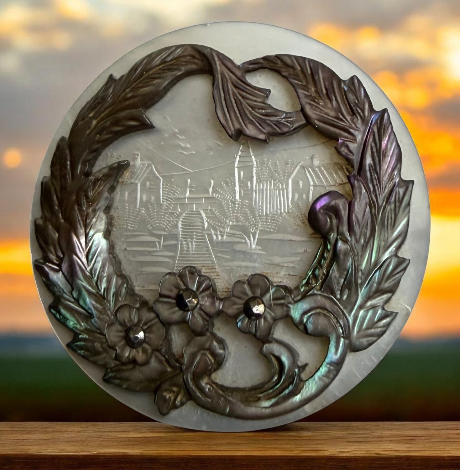 A large division one Gorgeous carved and engraved shell pictorial button