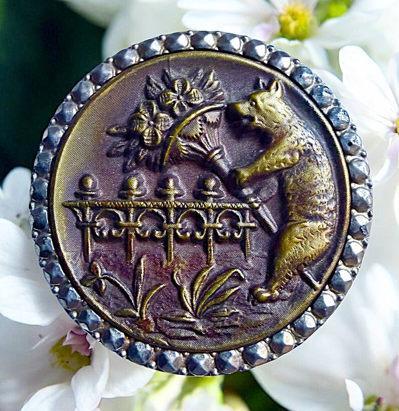A very RARE pictorial button!
