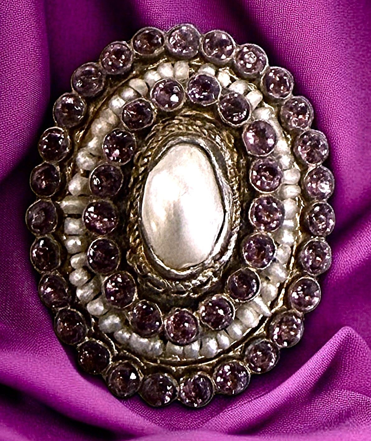 A Gorgeous scarce early gemstone button!