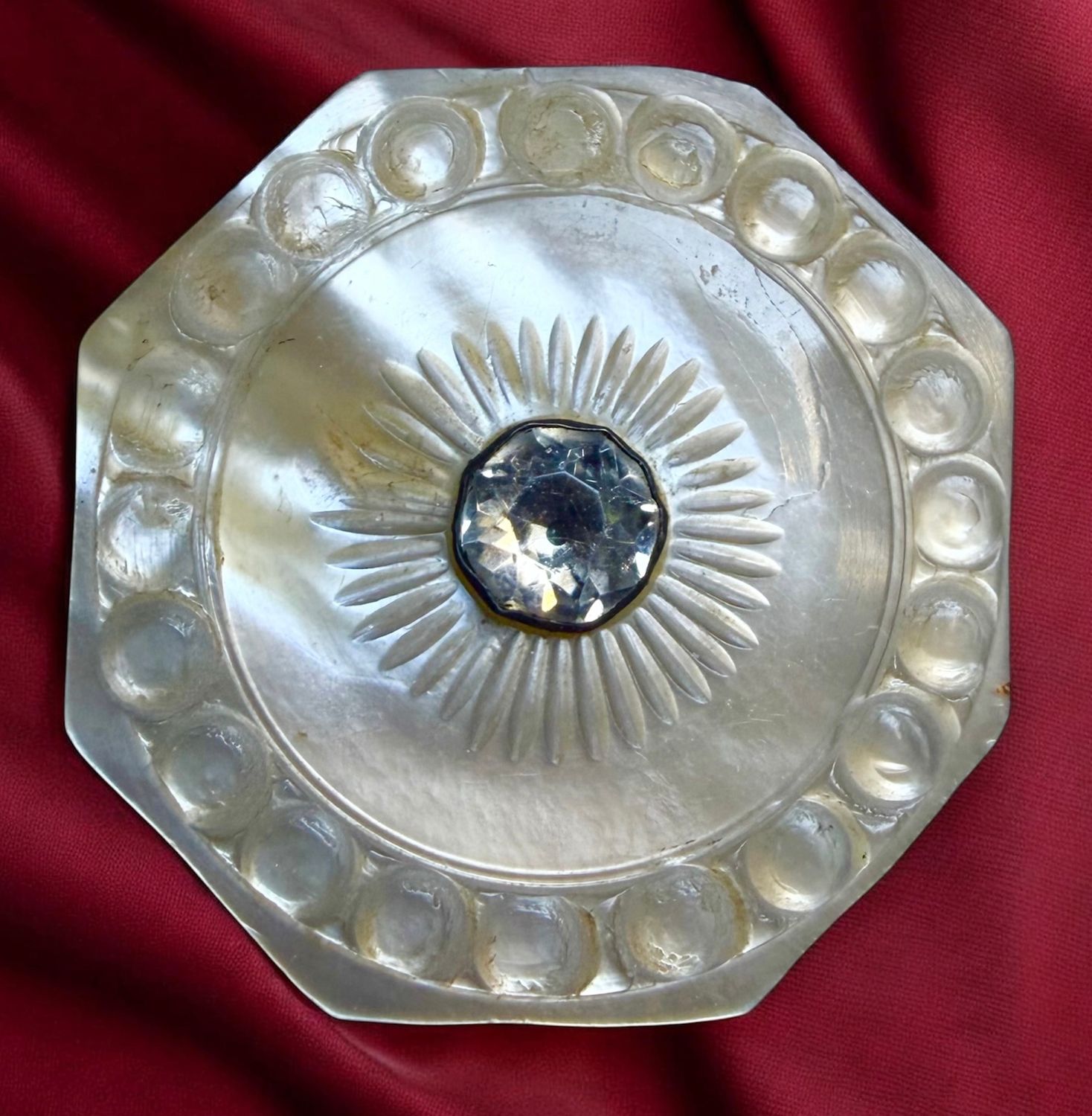 A lovelky Large 18th century Pearl Button!