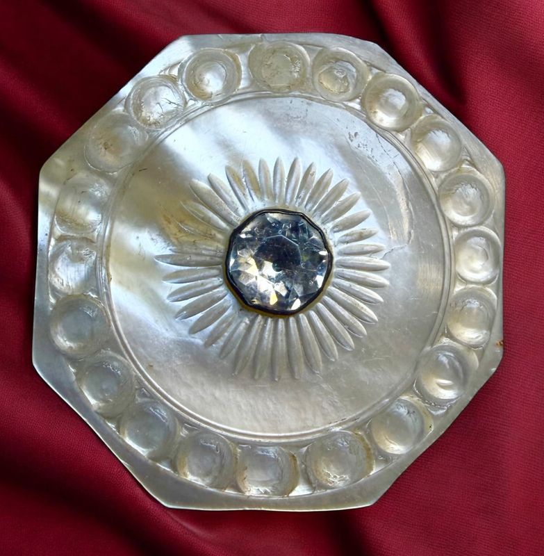 A lovelky Large 18th century Pearl Button!