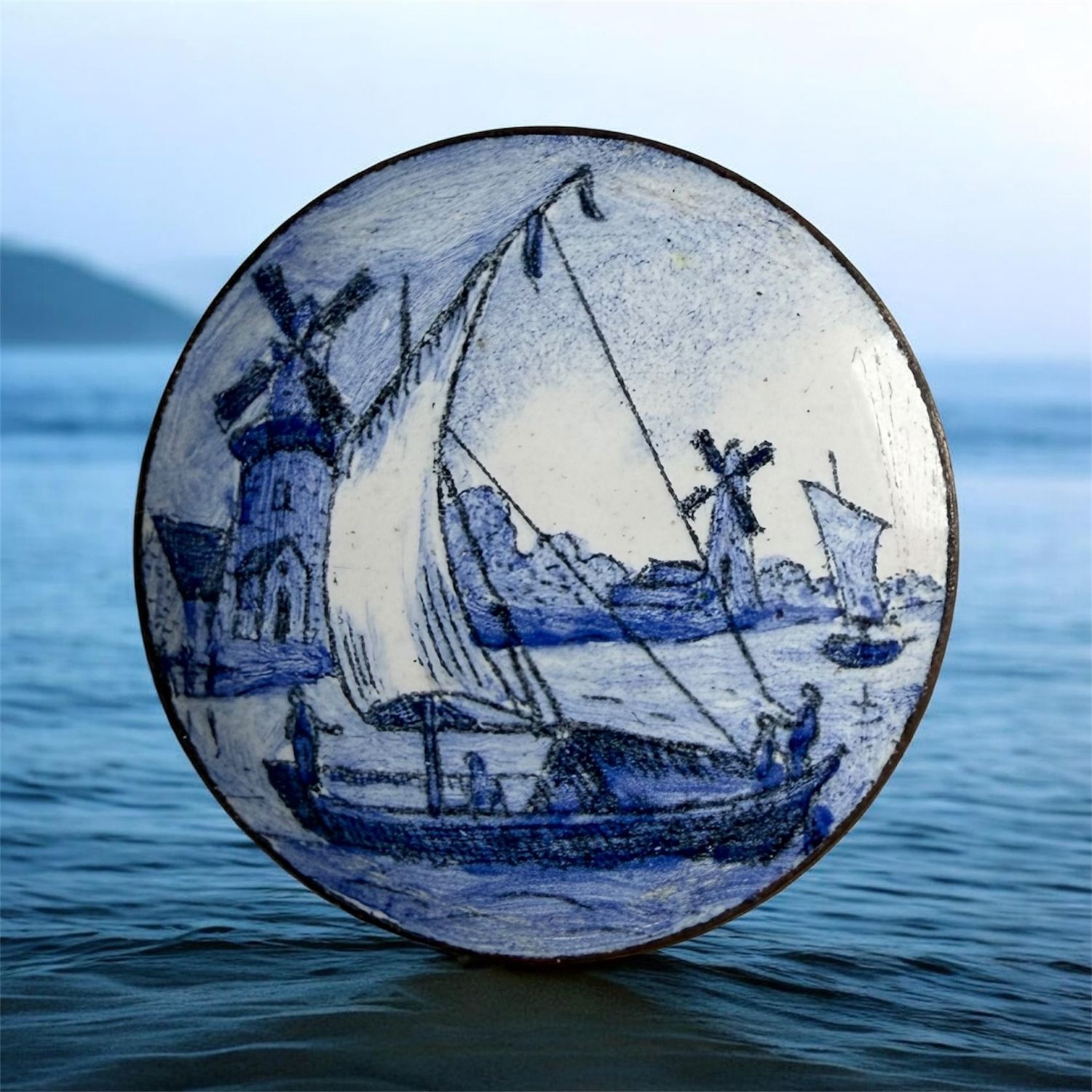 A detailed 19th century medium Delft Style enamel pictorial button!