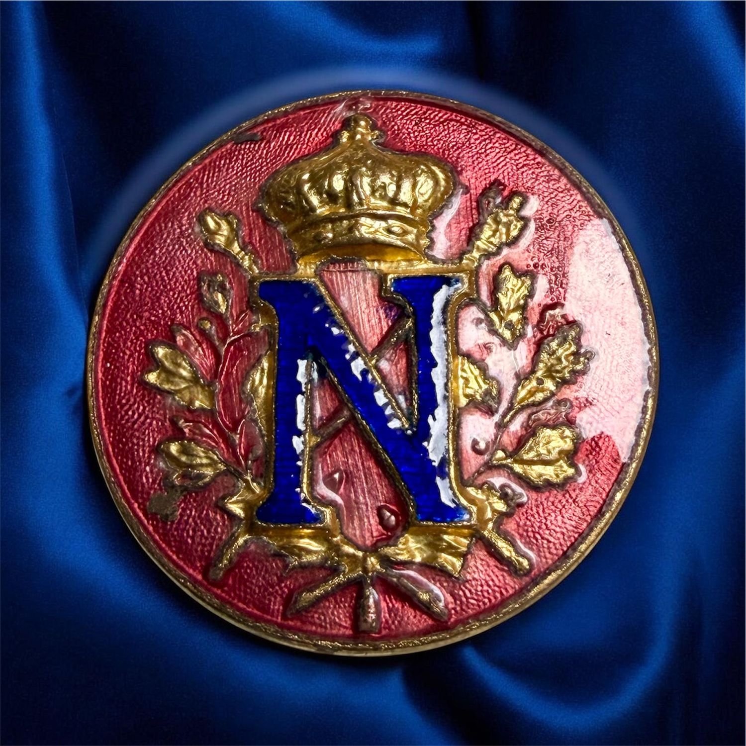 A nice  large medium verbal and object enamel button!