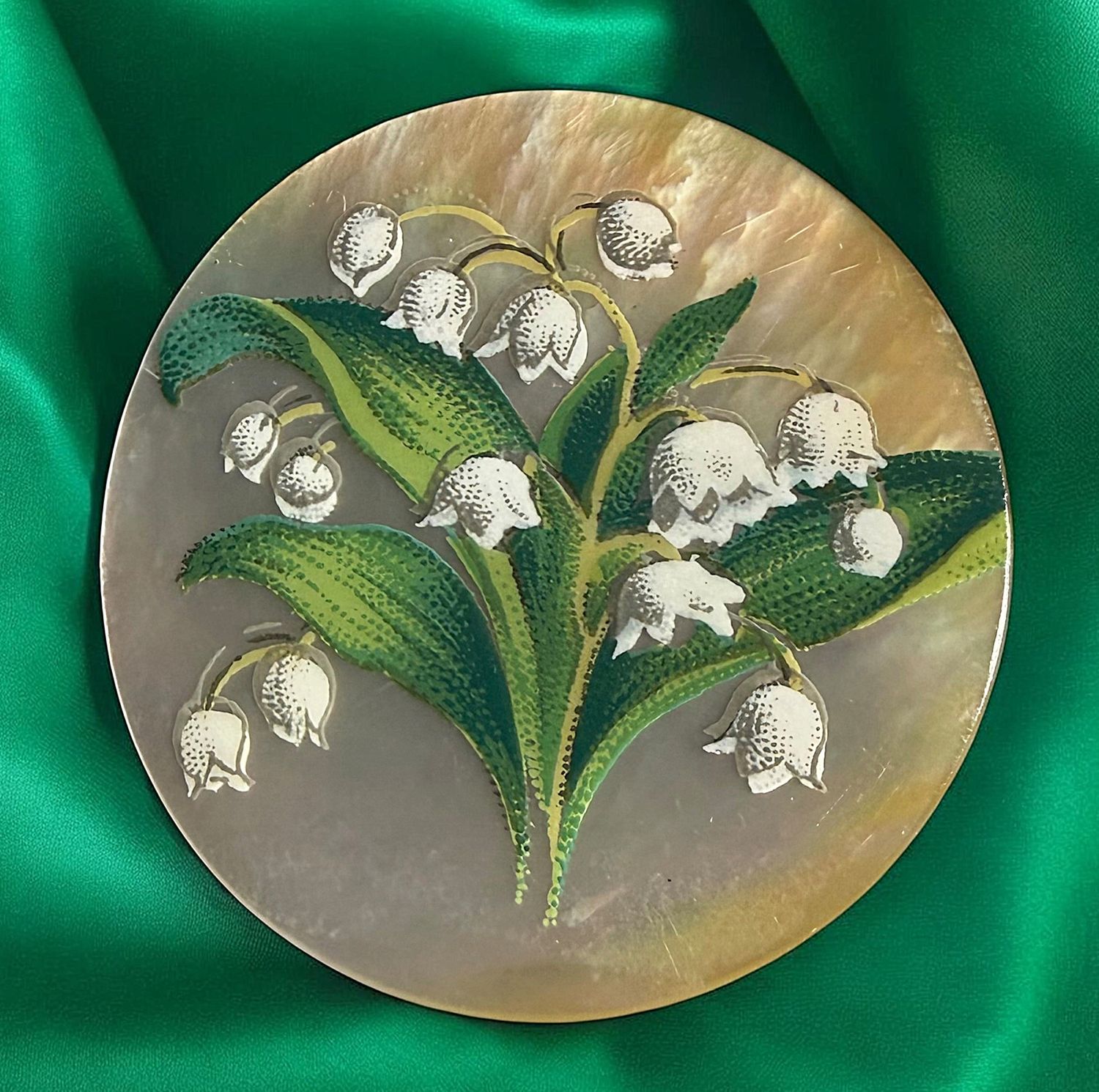 A beautiful hand painted studio pearl b utton!