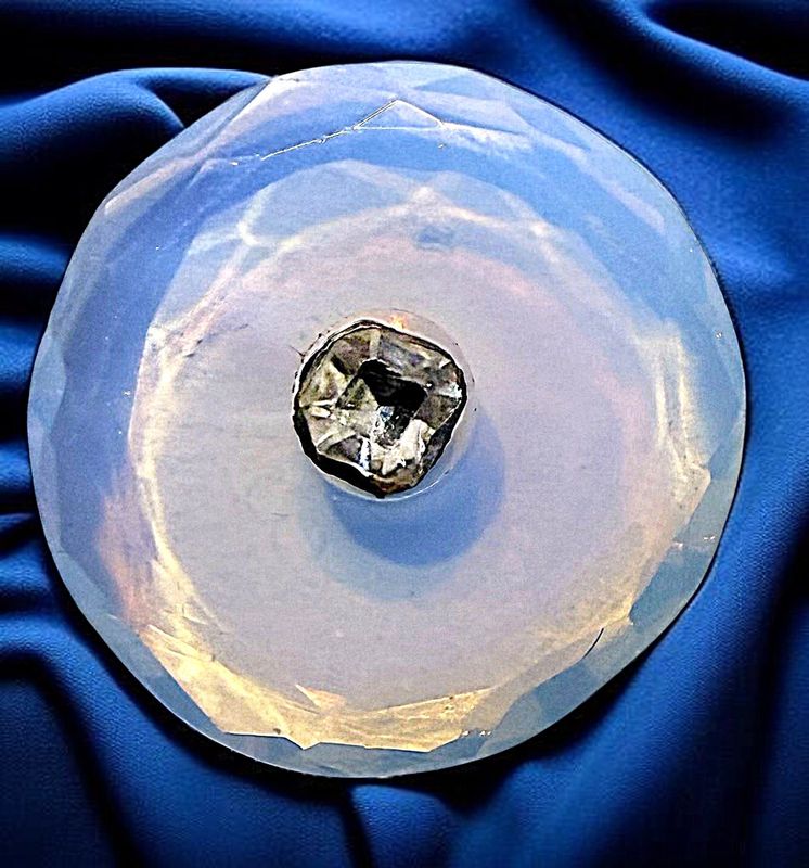 A LOVEKLY 18TH CENTIRY MEDIUM FACETED PINSHANKED GLASS BUTTON!