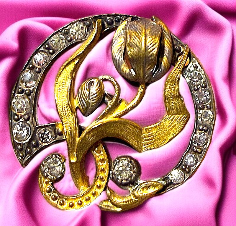 A GORGOUS AND GLITZY ART NOUVEAU FLORAL BUTTON!