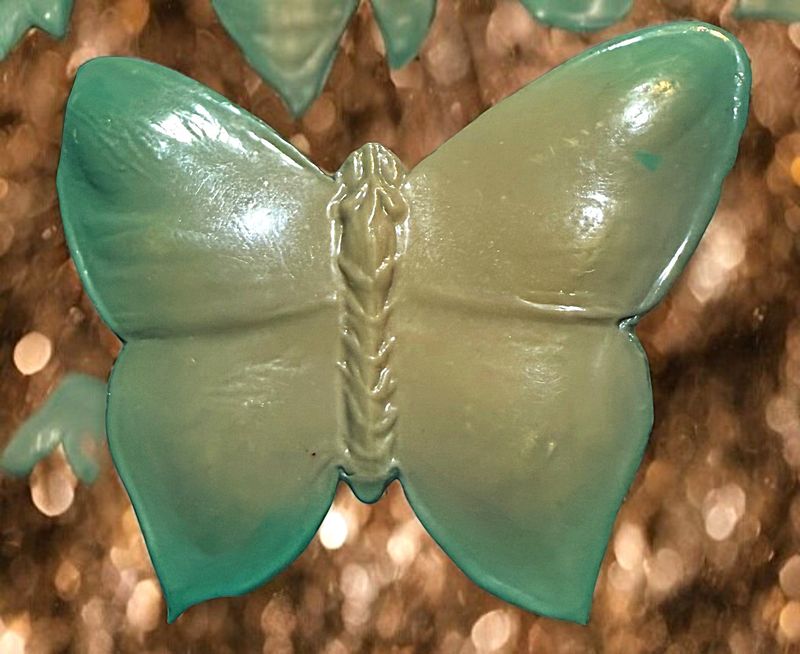 A SCARCE 1 PIECE CELLULOID REALISTIC BUTTERFLY BUTTON!