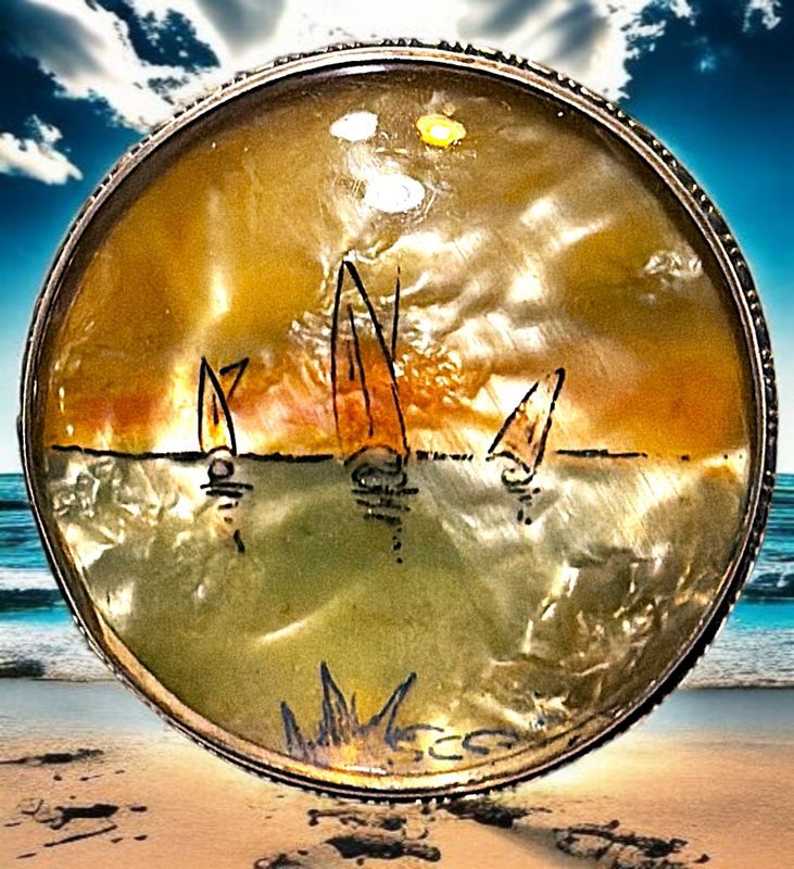 A SCARCE AND WONDERFUL HAND PAINTED PEARL UNDER GLASS BUTTON!