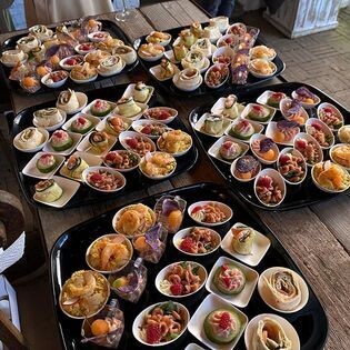 Hapjes box 40 stuks. Hapjes box 40 stuks.