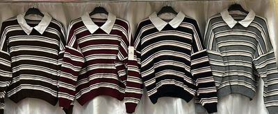 Maglione con finta camicia a righe Maglione con finta camicia a righe
