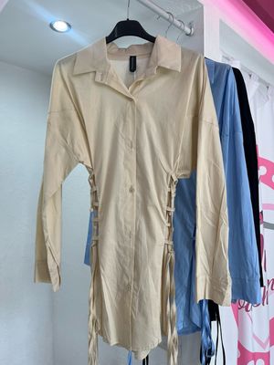 Camicia con stringhe laterali