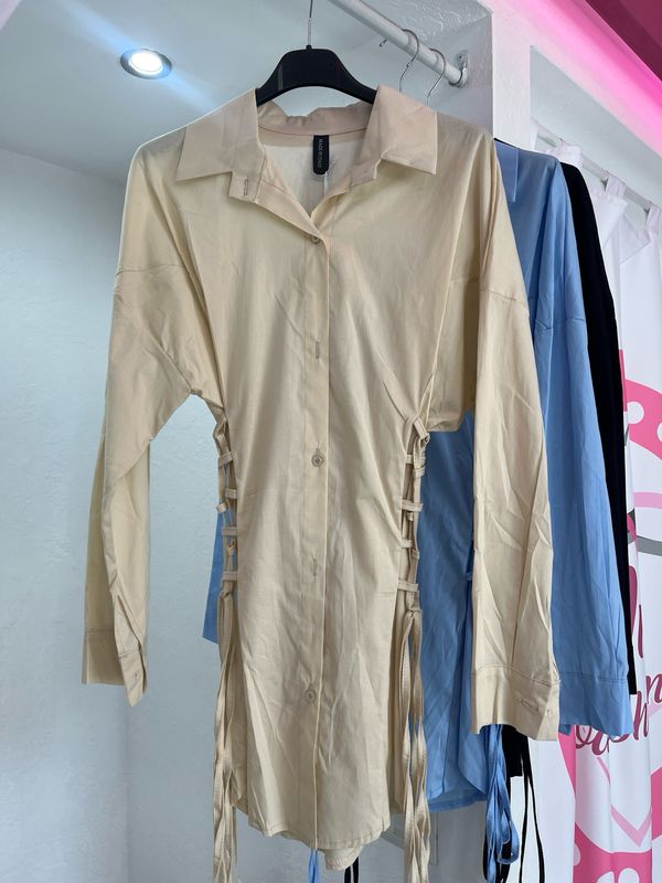 Camicia con stringhe laterali