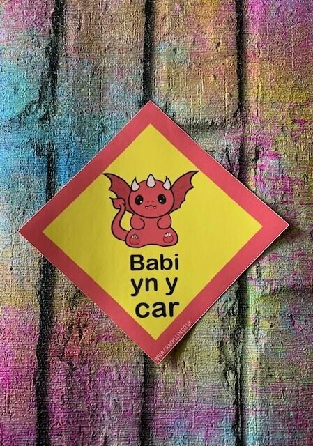Babi yn y car Window Sticker Yellow