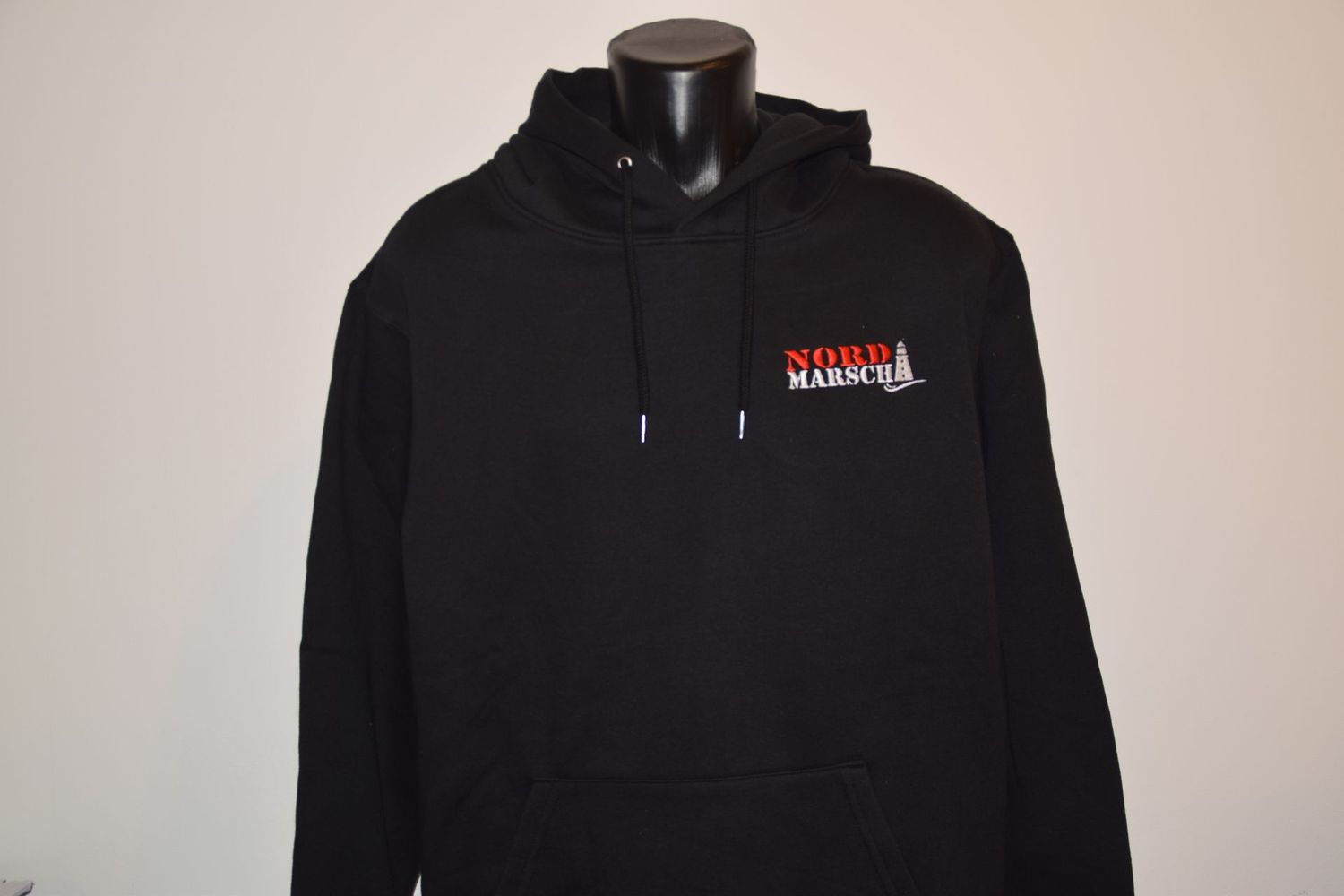 Nord-Marsch Unisex Hoodie Schwarz mit Stick/ Logo vorne und Aufstick hinten