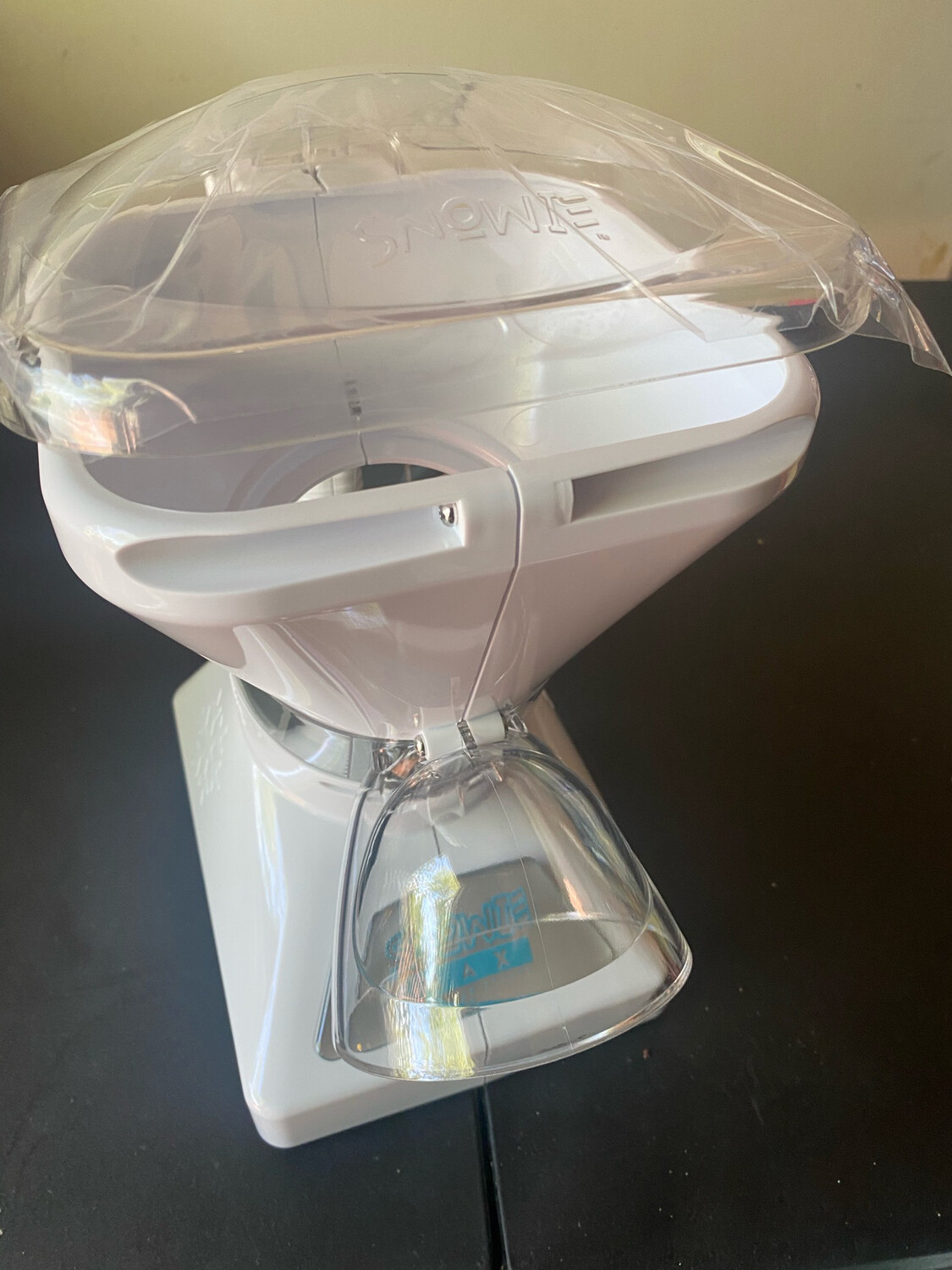 Supreme Snow Cone Maker/ Shaver  Maker/Máquina de afeitar y hacer cono de nieve suprema