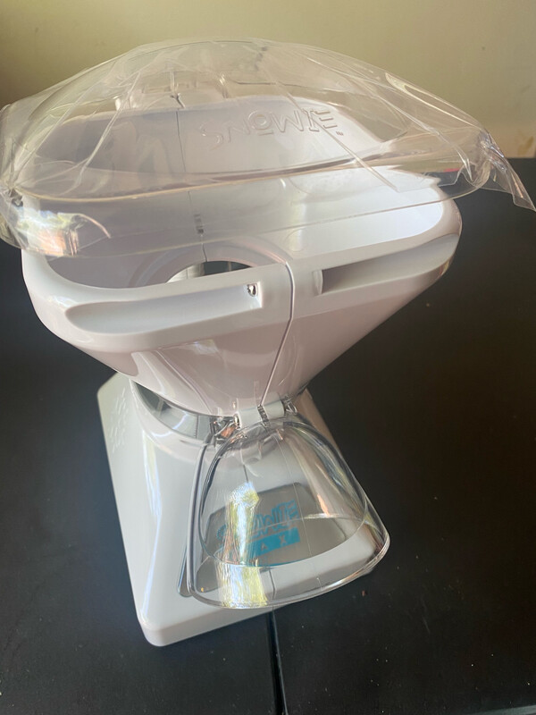 Supreme Snow Cone Maker/ Shaver  Maker/Máquina de afeitar y hacer cono de nieve suprema