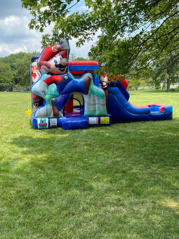 Super Mario Bounce House  📼🎮