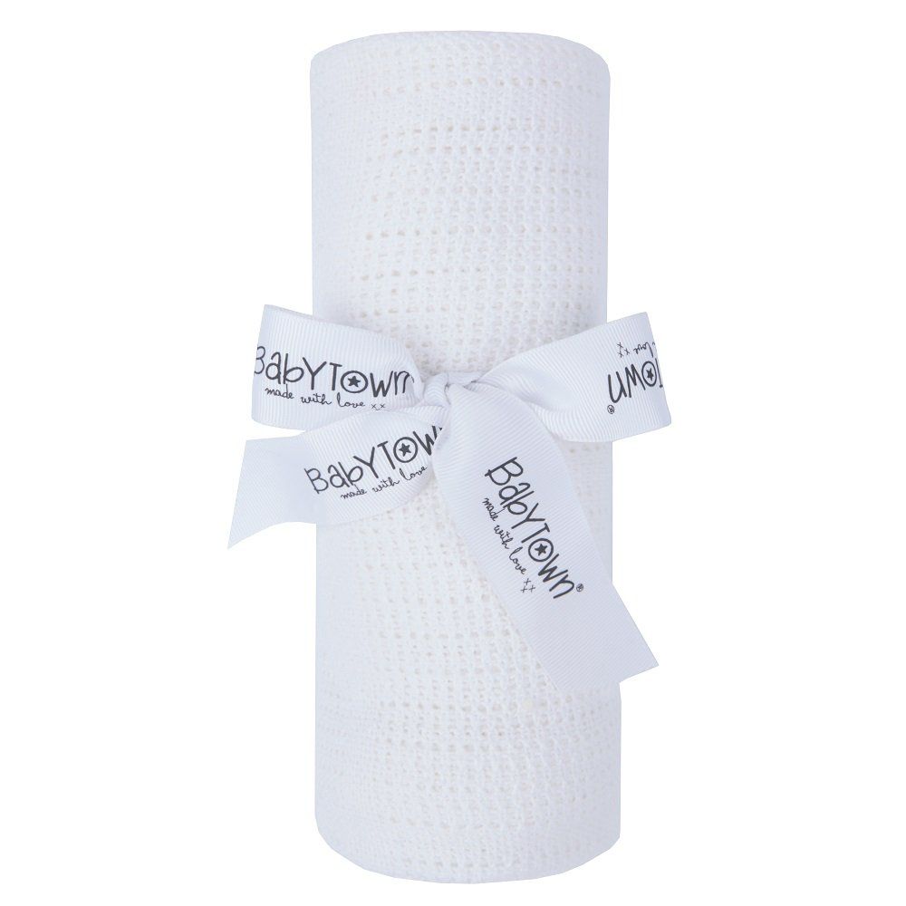 white cellular blanket