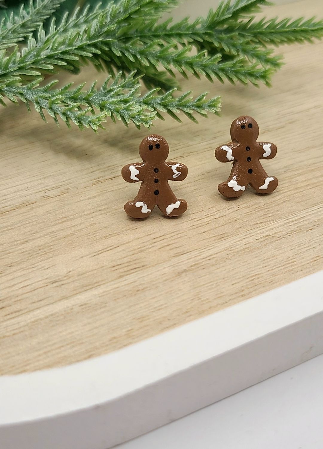 Gingerbread Studs