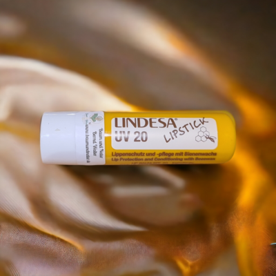 ​Lindesa Lipstick
(4,7 g) Lippenpflegestift mit Bienenwachs und UV-Schutz Faktor 20