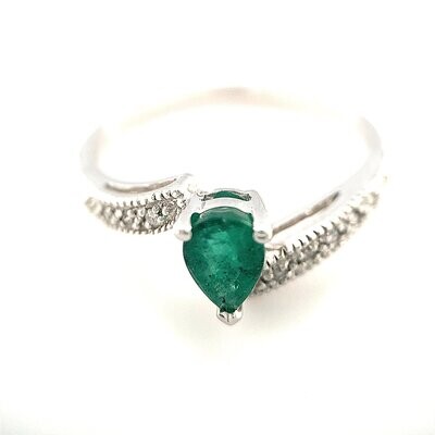 14kt White Gold Pear Emerald Ring