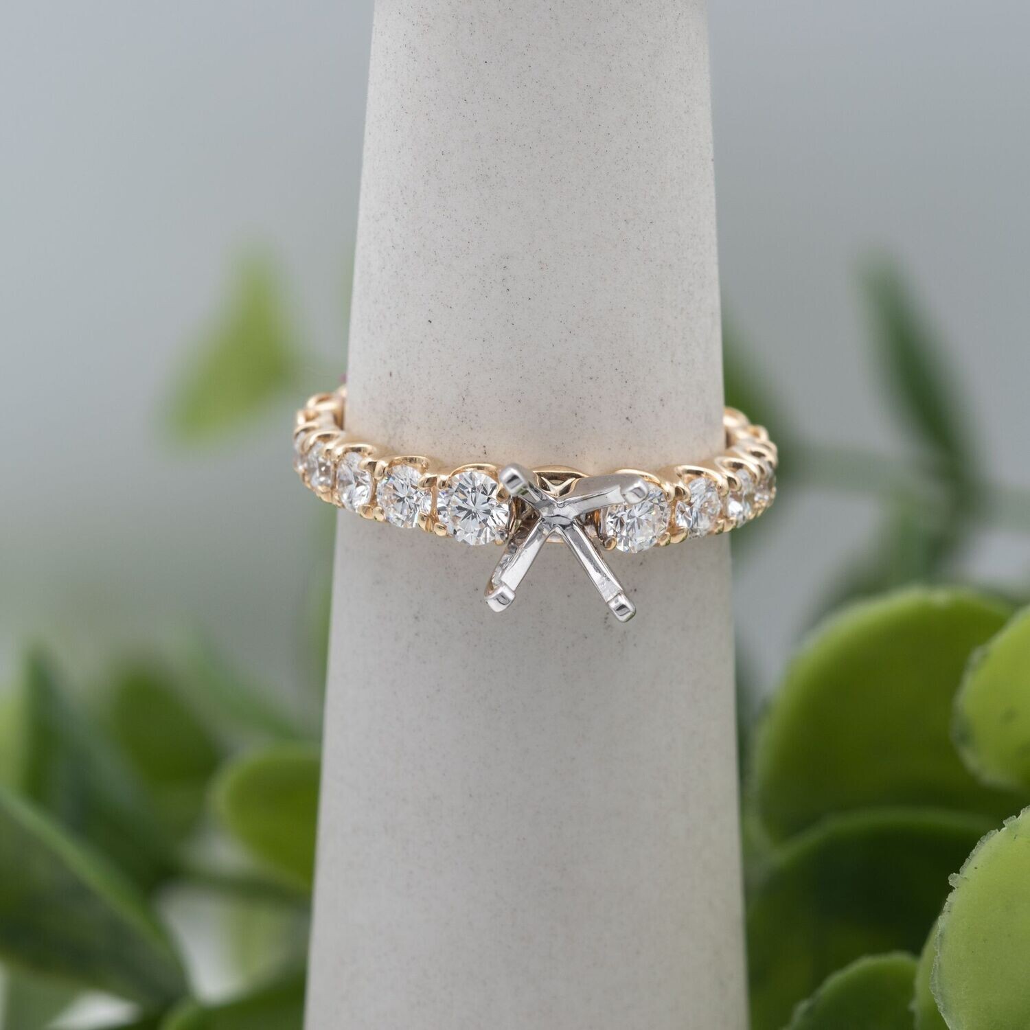 14K Yellow Gold 10-Stone Graduated Engagement Ring Setting
