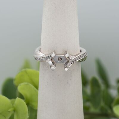 14k White Gold Twist Design Ring with Diamond Accent