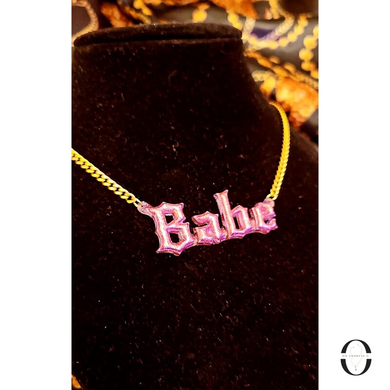 Babe Necklace 