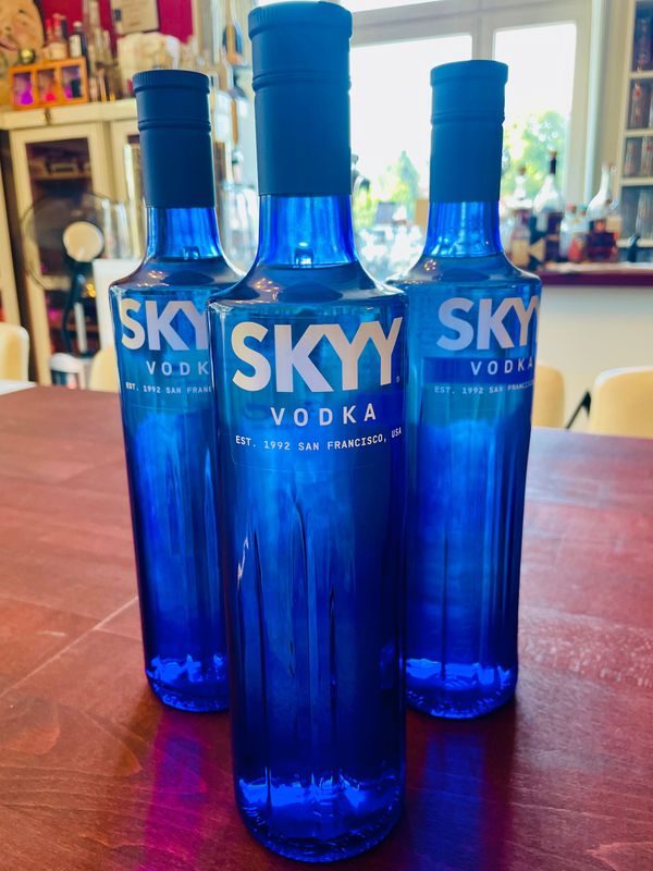 SKYY Vodka 40% alc. vol. 0,7l SKYY Vodka 40% alc. vol. 0,7l