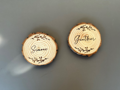 Untersetzer, Platzkarte, Baumscheibe mit Name personalisiert oder Wunschdesign ab € 5,- Stück