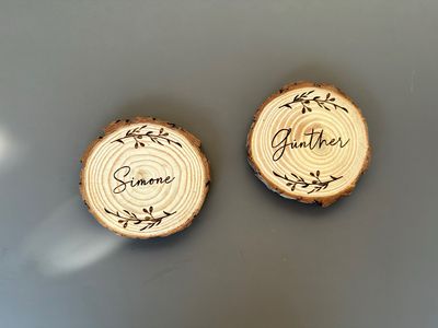 Untersetzer, Platzkarte, Baumscheibe mit Name personalisiert oder Wunschdesign ab € 5,- Stück
