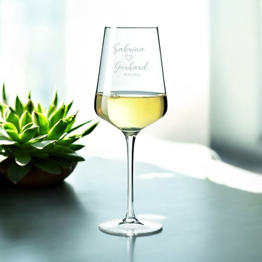 Weinglas Hochzeit Namen mit Herz und Datum mit hochwertiger Gravur (UV Laser)