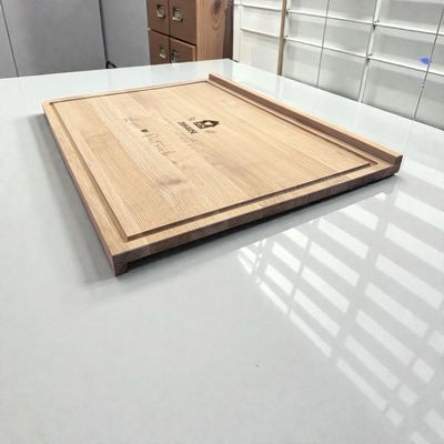 Nudelbrett aus Eichenholz komplett handgefertigt in verschiedene Größen und mit unterschiedlichen Designs gravierbar, mit oder ohne Saftrille, Nudelbrett, Holzbrett, Schneidebrett, Teigbrett
