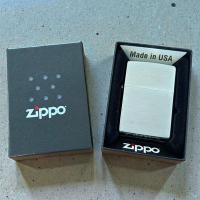 Personalisiertes Zippo® Benzinfeuerzeug mit echter Kinderhandschrift