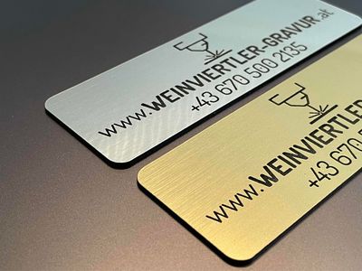 Schild aus Kunststoff mit Metalloptik variable Größe