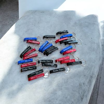 Flaschenöffner aus Aluminium für den Schlüsselbund mit Gravur - Firmenlogo