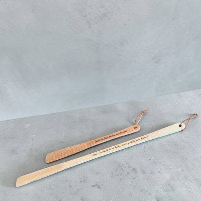 Schuhlöffel aus Buchenholz – praktisch, langlebig und mit Humor