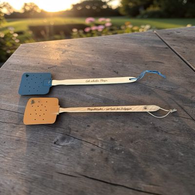 Fliegenklatsche mit Spruch – der stilvolle Endgegner für jede Fliege