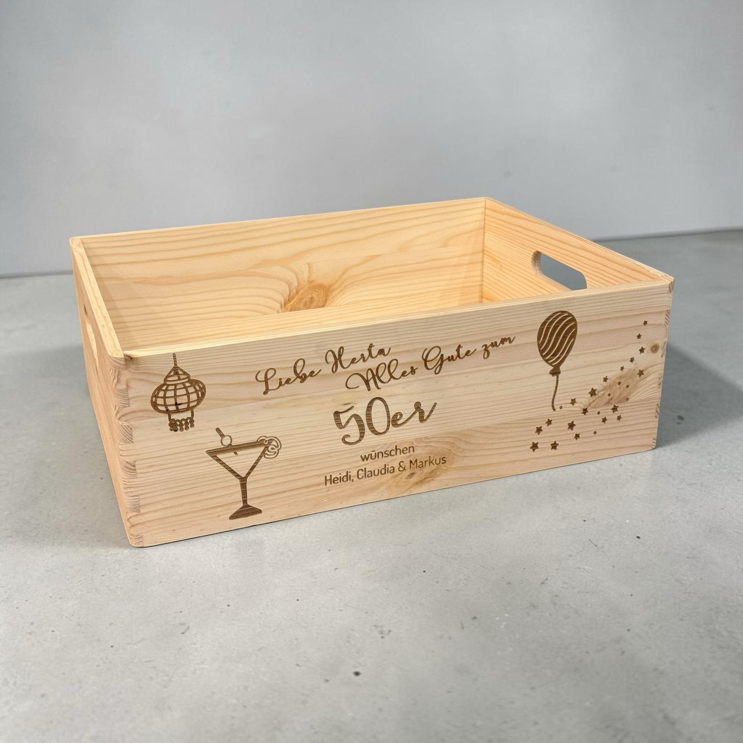 Geschenkkiste personalisiert "... Alles Gute zum ..." - mit Lampion, Cocktailglas und Luftballon mit Sternen