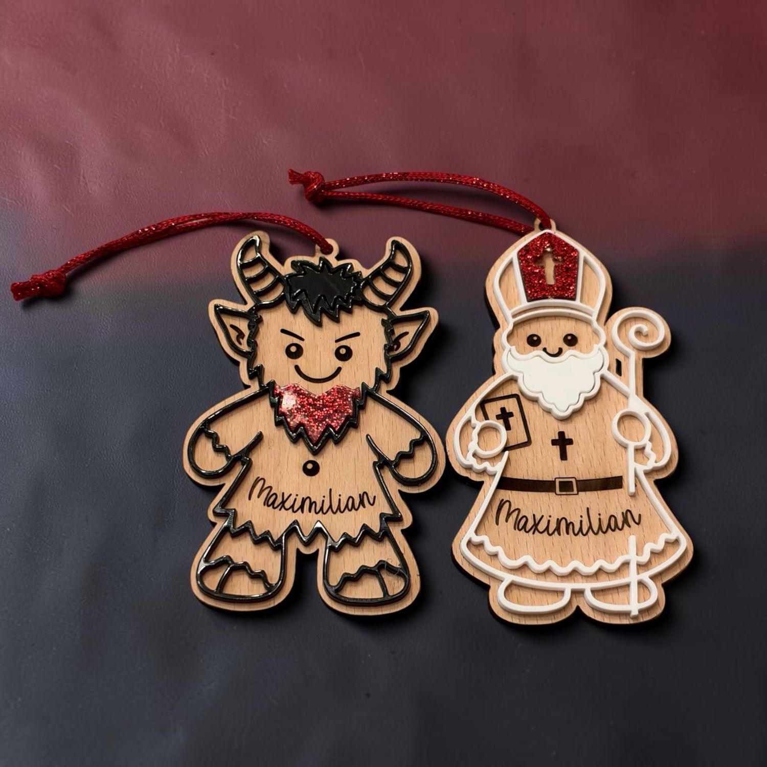 Personalisierter ChristbaumanhĂ€nger aus Buchenholz â Krampus & Nikolaus mit Namen im bewĂ€hrten Lebkuchen-Design đ mit 3D Effekt Personalisierter ChristbaumanhĂ€nger aus Buchenholz â Krampus & Nikolaus mit Namen im bewĂ€hrten Lebkuchen-Design đ mit 3D Effekt