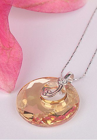 Ring Shaped Swarovski Crystals Fashion Necklace
