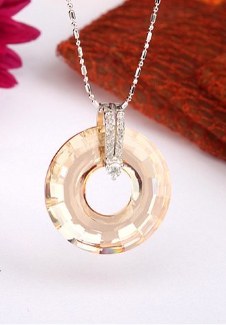 Round Shaped Swarovski Crystals Fashion Necklace