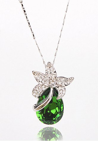 The Berry Shaped  Swarovski Crystals Pendant Fashion Necklace