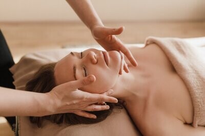 60 Minute Pamper Package- Massage & Facial Combo