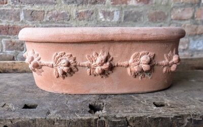 Vaschetta robbiana - Ovale Terracotta-Schale mit Girlande