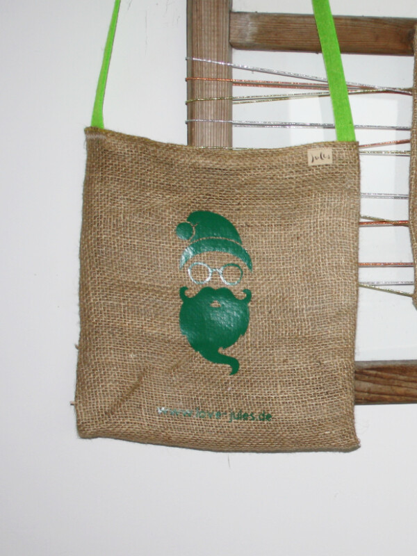 COFFEEBAG Shopper Weihnachtsmann | grün mit einem langen Henkel