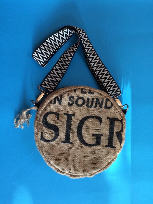 COFFEEBAG globe | Sigri veganes Leder COFFEEBAG globe | Sigri veganes Leder