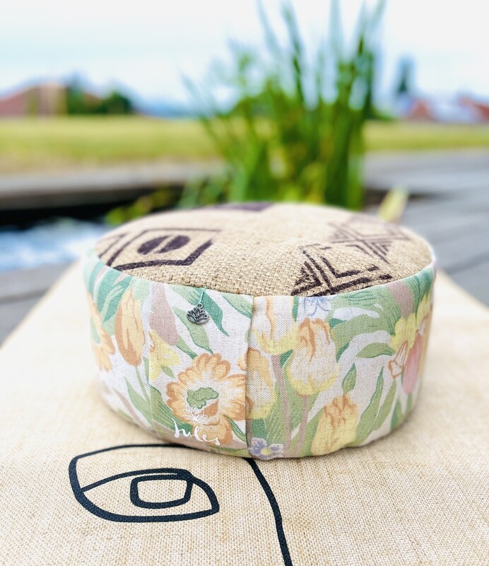 Coffeebag yoga pouf | flower granni Coffeebag yoga pouf | flower granni